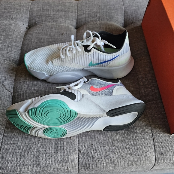 Tennis Shoes Nike - Picture 2 of 8